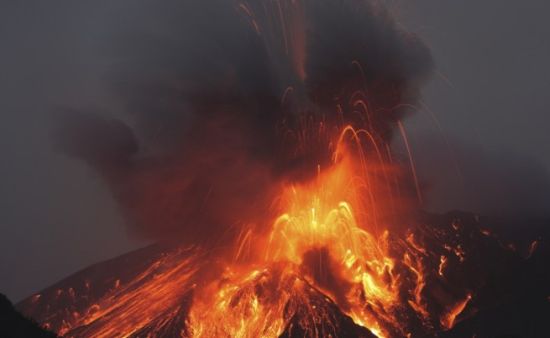 Земното кълбо се гърчи от вулканични изригвания