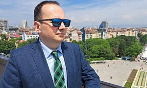 Николай Кръстев за ФрогНюз: Някой иска да разбърка отново балканското домино. Победата на ВМРО-ДПМНЕ е победа на руската политика
