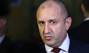 Румен Радев вещае „нова алтернатива“. Иска си референдума срещу еврото