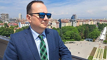 Николай Кръстев за ФрогНюз: Някой иска да разбърка отново балканското домино. Победата на ВМРО-ДПМНЕ е победа на руската политика