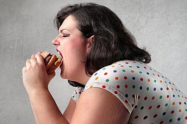 Хората със затлъстяване излизат по-често в болничен, сочи ново проучване