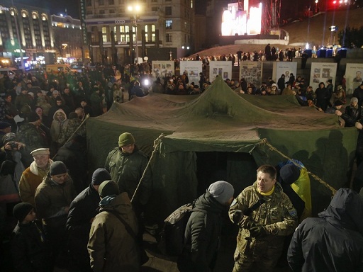 Мащабни сблъсъци в украинската столица Киев Най малко един полицай е