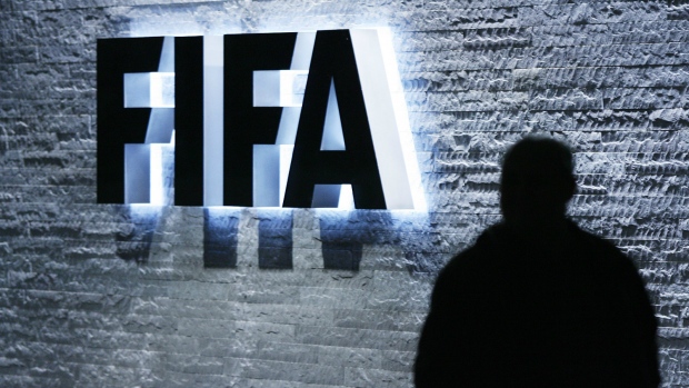 Поредният скандал е само ден след като шефът на ФИФА