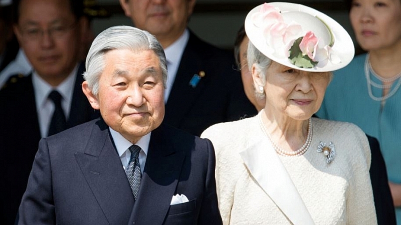Японският император Акихито вероятно ще абдикира в края на март