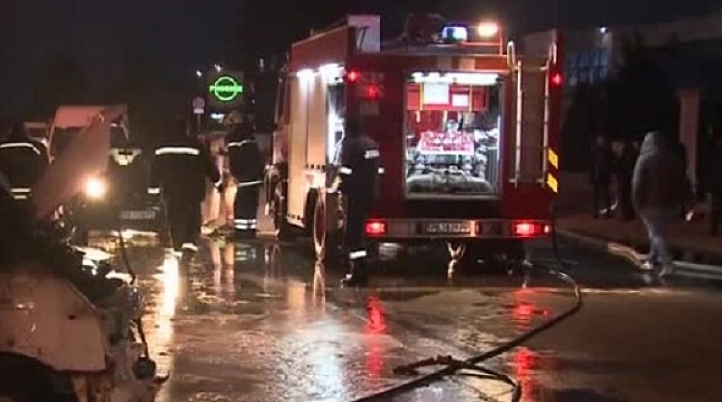 Три автомобила изгоряха тази вечер в Пловдив Огънят е пламнал