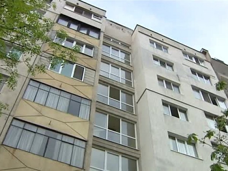 Мъж се барикадира в дома си в София Причината