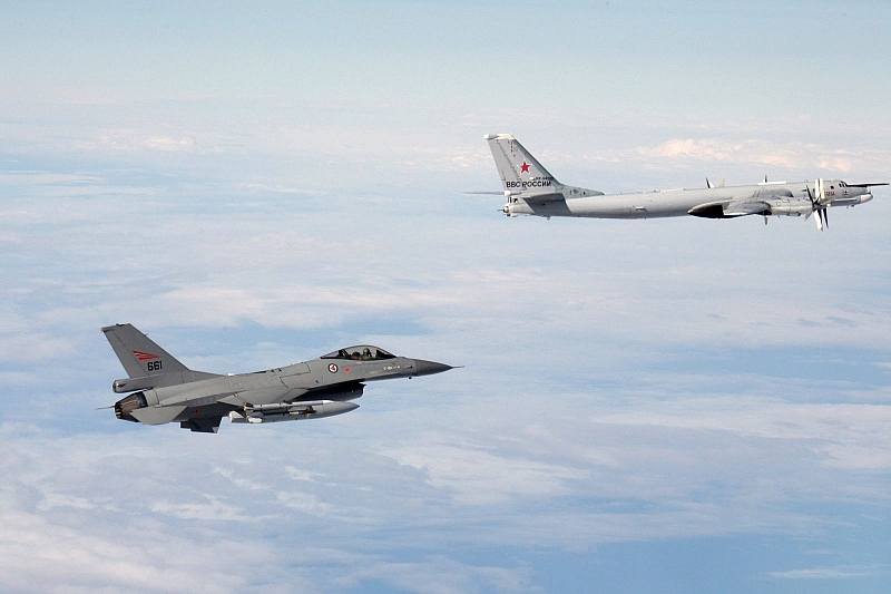 Изтребители на НАТО прехванаха два руски стратегически бомбардировача Туполев Ту 160