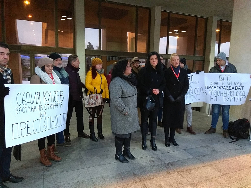 Бургаските журналисти въстанаха срещу съдия Кунчев Той застана на страната