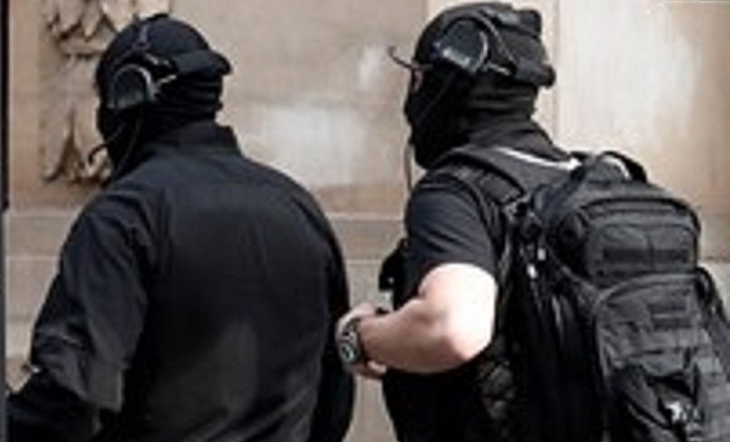 Командоси от френската полиция започна операция в квартал на Страсбург