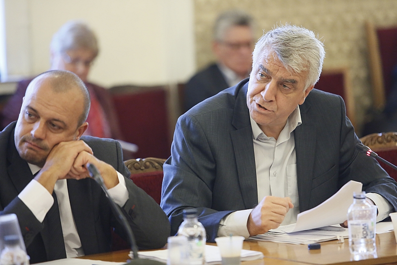 Проф Плочев каза че НЗОК има 160 млн лв задължения