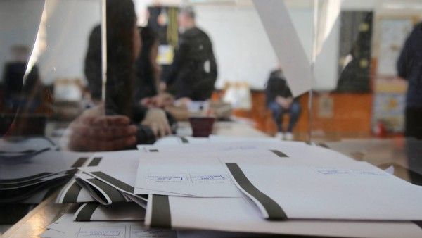 Румънците гласуват на референдум за промяна на конституционната дефиниция на