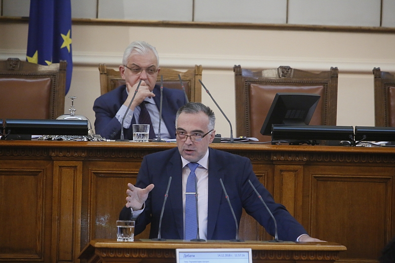 Депутатът Антон Кутев прочете в парламента Декларация от името на