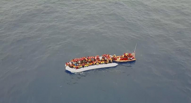 Кораб на френска неправителствена организация събра 629 мигранти при шест