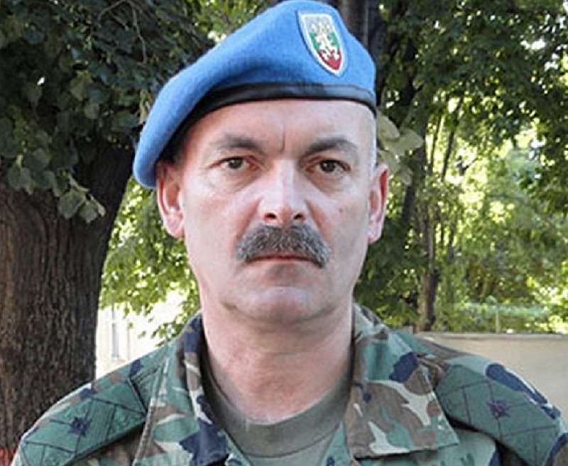 Командирът на Сухопътни войски военен парашутист I клас генерал майор Михаил