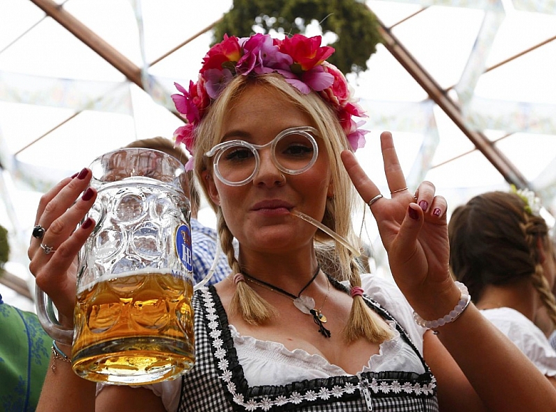 Прочутият празник на бирата Октоберфест започна днес в Мюнхен за