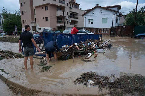 Потоп удари морската столица Варна Движението по основните булеварди е
