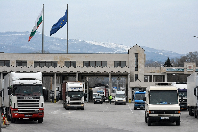 Петима българи са задържани на граничния пункт Промахон за нелегален