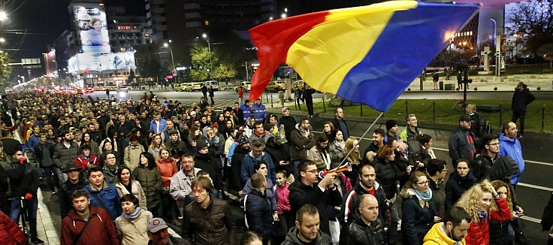 Протестите в Румъния продължават Стотици румънци излязоха на улиците на