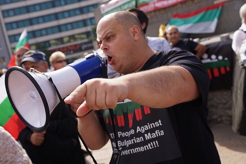 Организаторът на днешния протест Емил Русинов съобщи по мегафон че