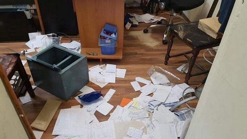 Вандали разбиха предизборен щаб във Варна предаде БНР Потърпевша е