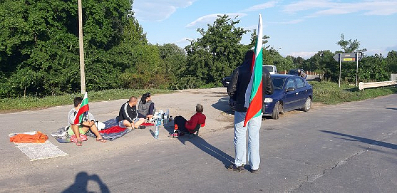 Седми ден на блокадата на пътя Сливен Ямбол Протест днес се
