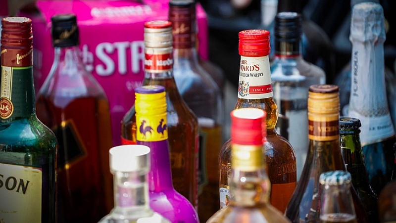 Българските домакинства харчели по 400 лева на месец за алкохол.