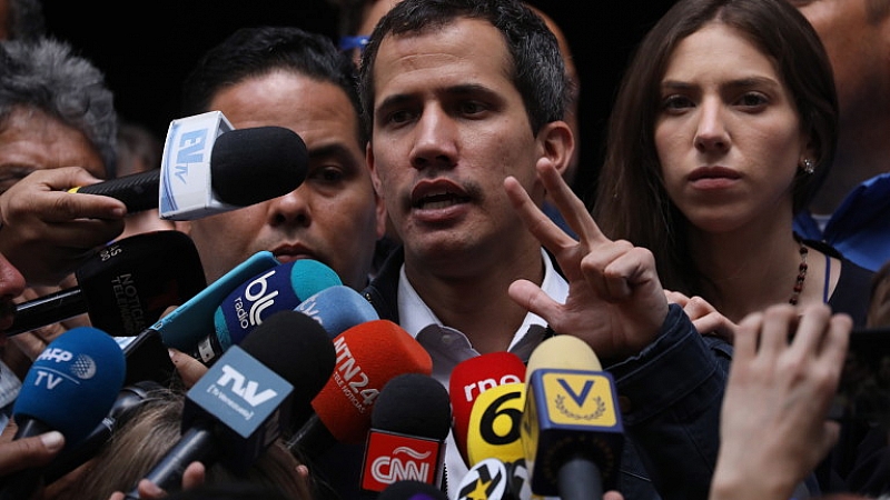 САЩ разрешиха на венецуелския опозиционен лидер Хуан Гуайдо да контролира