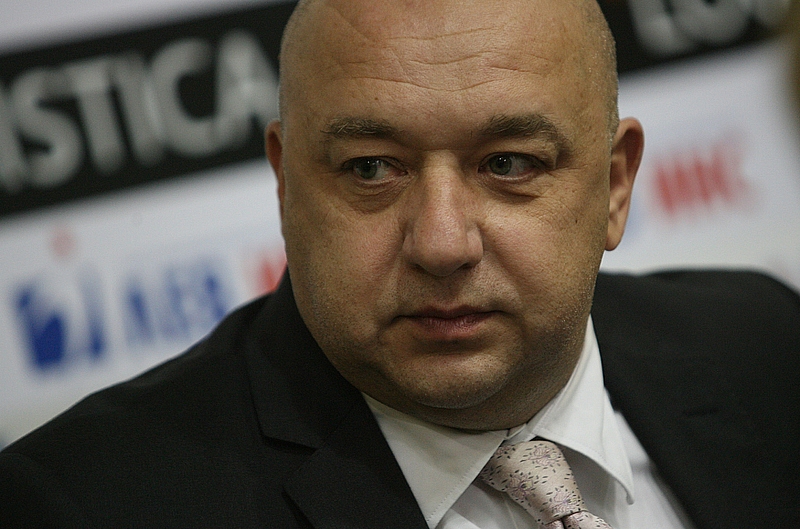 Има огромни противоречия в имотните декларации на спортния министър Красен