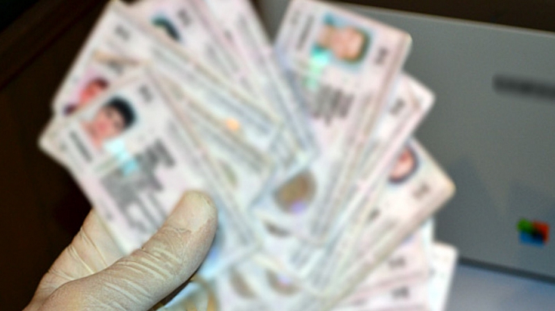 Забранява се снимането на лични карти, освен в банки и