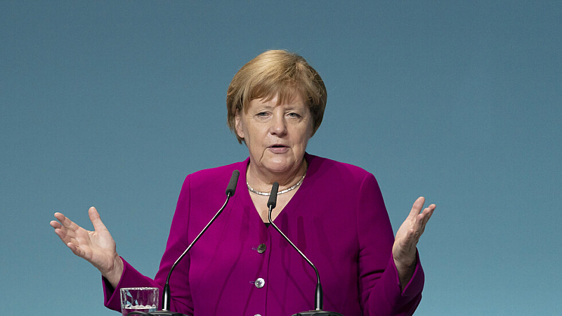 ерманският канцлер Ангела Меркел нарече знак за надежда историческата размяна