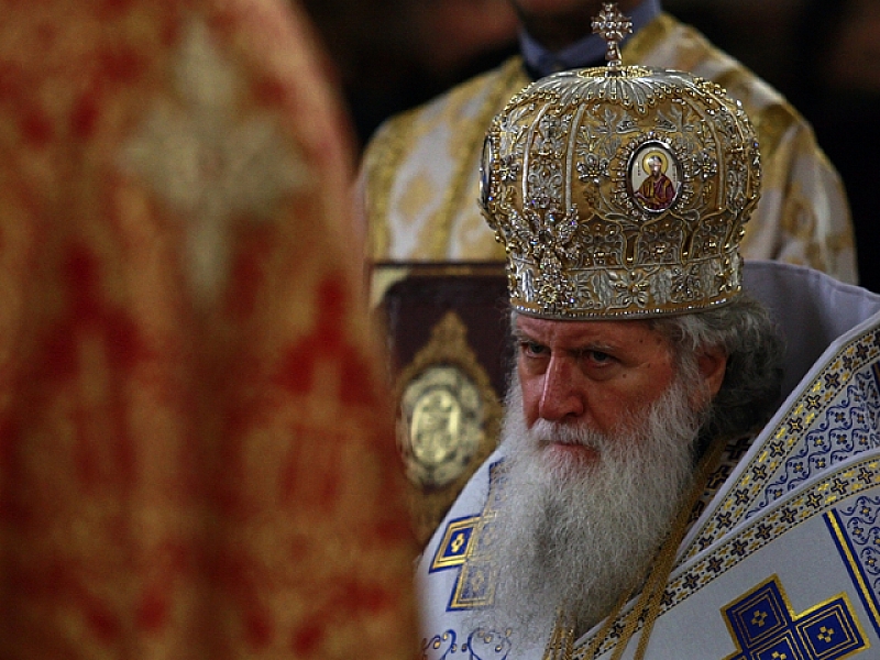 Българският патриарх Неофит лично пристигна в село Байлово за погребението