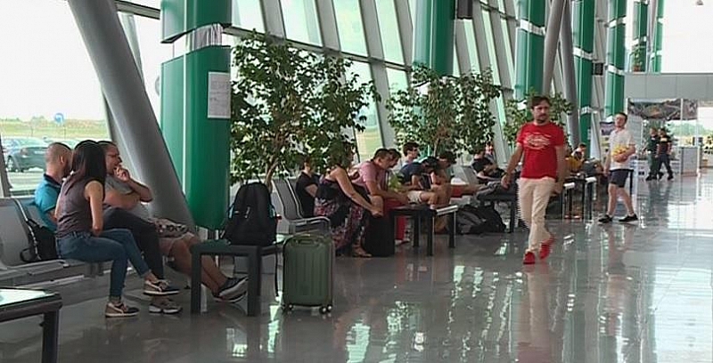 Пътници останаха блокирани на летище Пловдив след като самолетът им