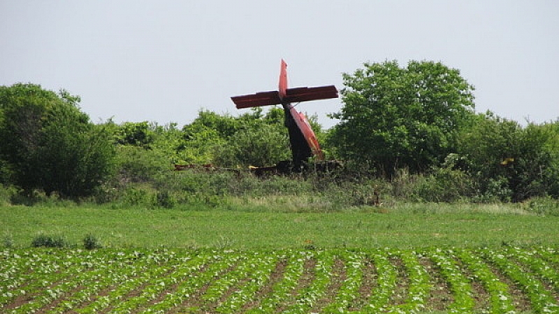 Селскостопански самолет падна между Пазарджик и Пловдив, съобщиха от транспортното