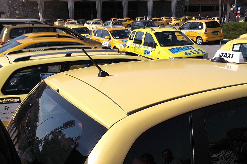 Таксиметрови шофьори искат справедлива присъда за убийството на техен колега