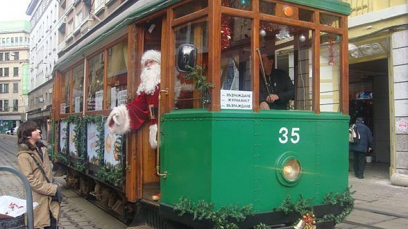 Коледен трамвай тръгва из софийските улици До Бъдни вечер малки