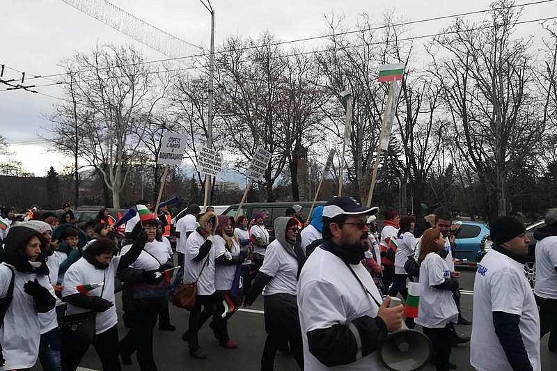 Булгартабак изкара работниците си на спонтанен и масов протест в