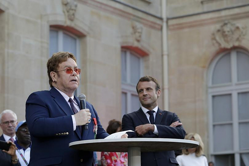 Френският президент Еманюел Макрон удостои с Ордена на почетния легион