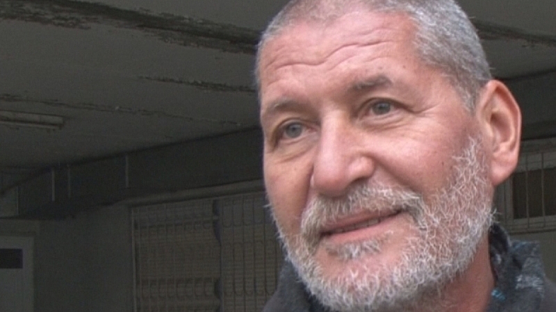 Фотограф е нападнат и бит докато снимал изгоряло заведение в