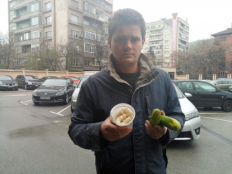 Петър Кърджилов показа закуската на Биляна Петрова от преварени макарони