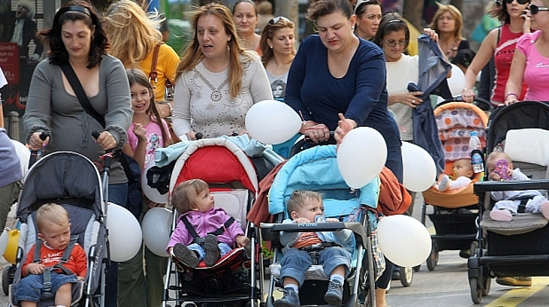 България е на първо място по млади майки в ЕС