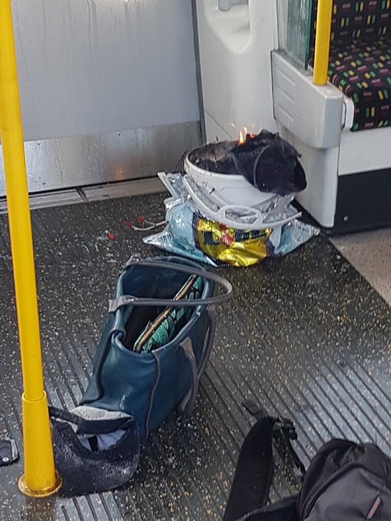 Заради взрив във влак от лондонското метро, няколко души имат