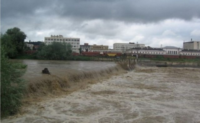 Наводнение в Пуерто Рико след като се скъса язовирна стена