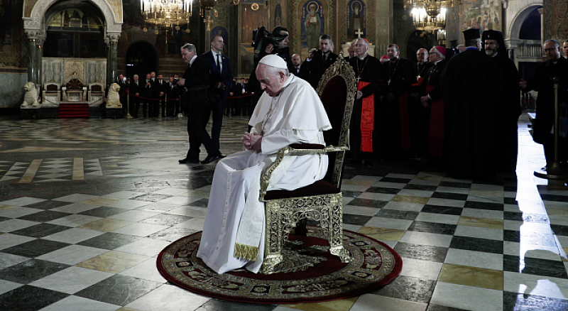 Папа Франциск се помоли пред престола на св. св. Кирил