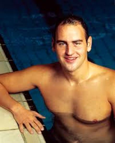 Петър Стойчев спечели първия в историята организиран плувен маратон на