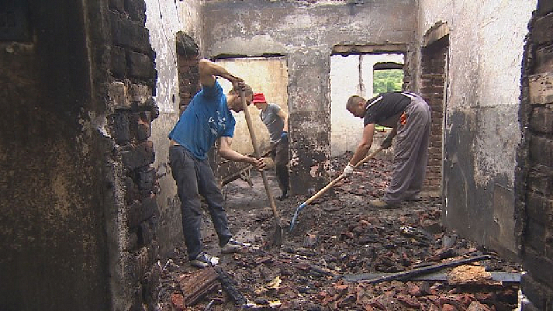 Неизвестни опожариха дома и машините на арендатор в трънското село