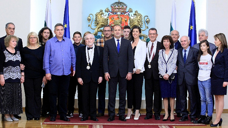 Президентът Румен Радев удостои с държавни отличия изтъкнати българи Орден