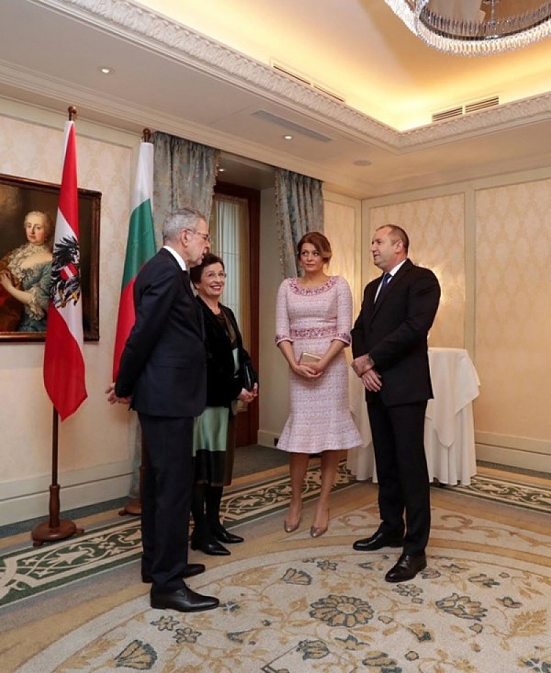 Президентът Румен Радев се похвали във фейсбук за визитата си