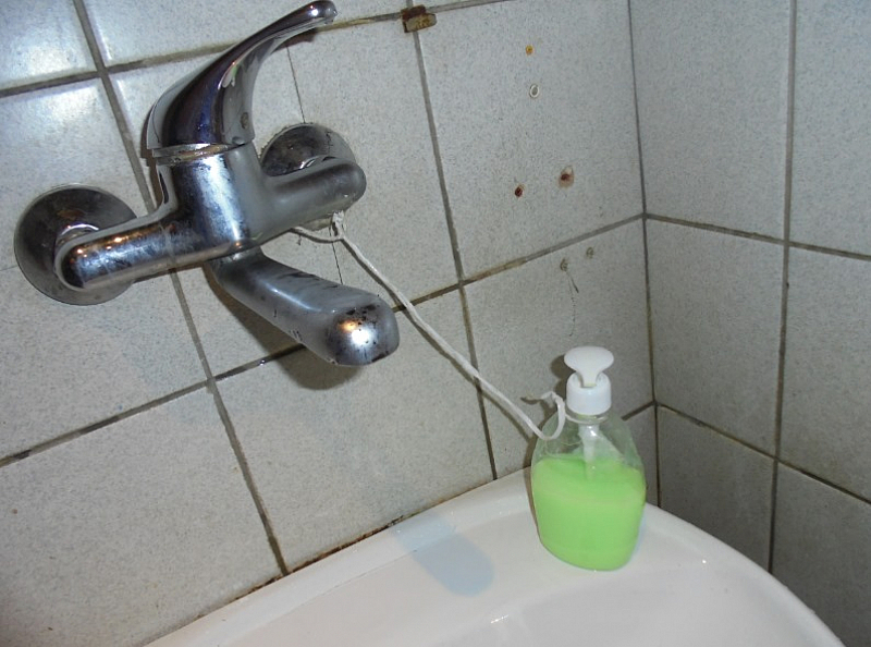 В Административния съд в София вързаха шишето с течния сапун