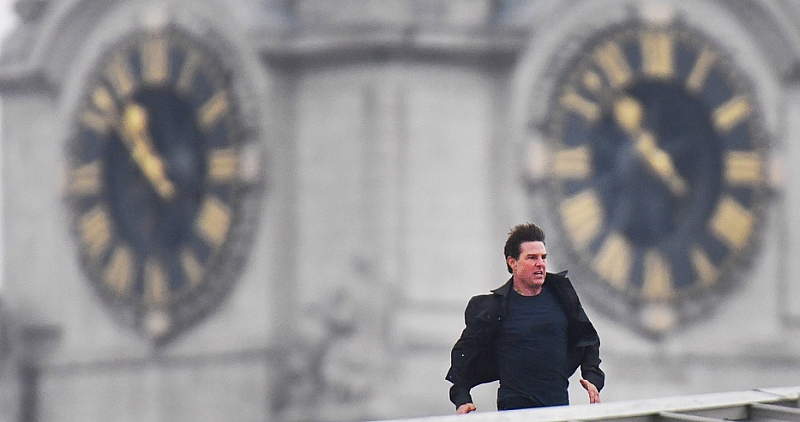 Холивудският актьор Том Круз блокира част от Централен Лондон спринтирайки