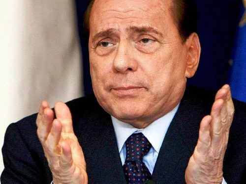 Бившият италиански премиер Силвио Берлускони и партията му печелят изборите